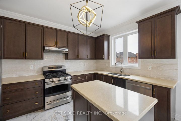 Photo 8 at 11 Maybeck Drive, Credit Valley, Brampton