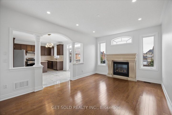 Photo 13 at 11 Maybeck Drive, Credit Valley, Brampton