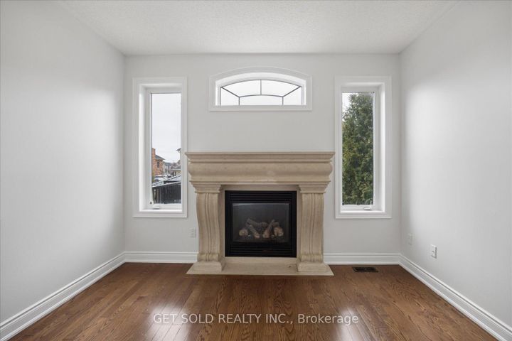 Photo 14 at 11 Maybeck Drive, Credit Valley, Brampton