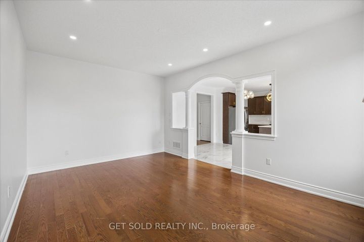 Photo 16 at 11 Maybeck Drive, Credit Valley, Brampton