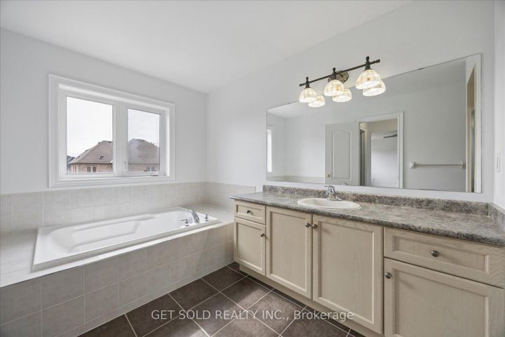 Photo 28 at 11 Maybeck Drive, Credit Valley, Brampton