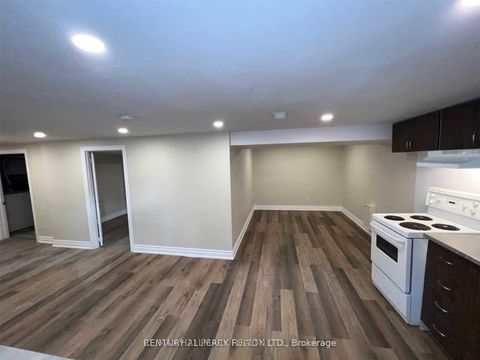 Photo 4 at 48 Connaught Avenue, Newtonbrook West, Toronto