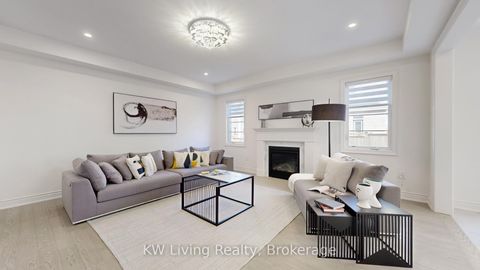 Photo 11 at 70 Current Drive, Rural Richmond Hill, Richmond Hill