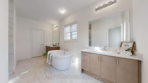 Photo 32 at 70 Current Drive, Rural Richmond Hill, Richmond Hill