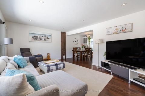 Photo 3 at 11 Castle Drive, Sunnidale, Barrie