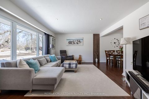 Photo 4 at 11 Castle Drive, Sunnidale, Barrie