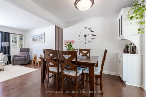 Photo 5 at 11 Castle Drive, Sunnidale, Barrie