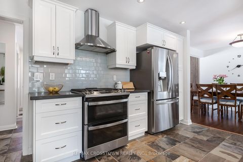 Photo 7 at 11 Castle Drive, Sunnidale, Barrie