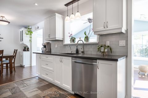 Photo 8 at 11 Castle Drive, Sunnidale, Barrie