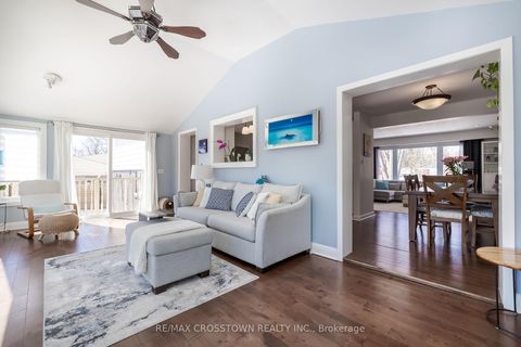 Photo 11 at 11 Castle Drive, Sunnidale, Barrie