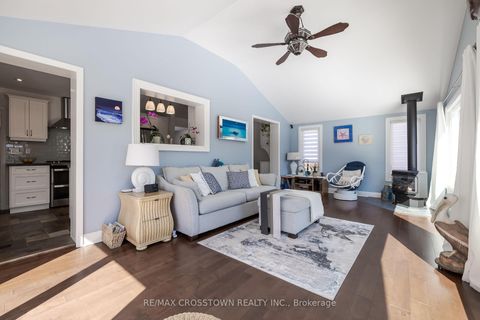 Photo 12 at 11 Castle Drive, Sunnidale, Barrie