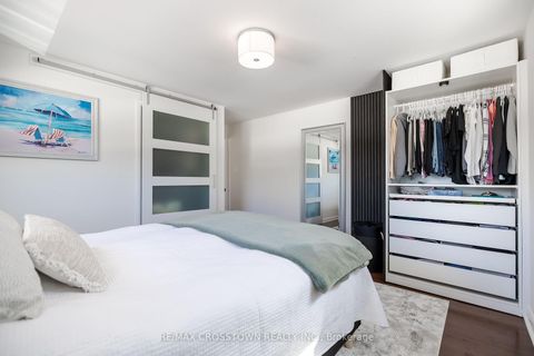 Photo 14 at 11 Castle Drive, Sunnidale, Barrie