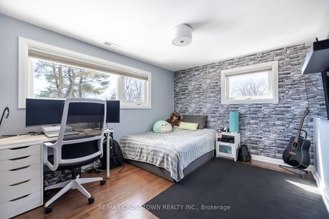 Photo 15 at 11 Castle Drive, Sunnidale, Barrie