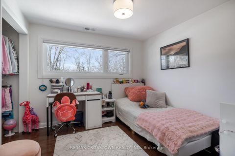 Photo 16 at 11 Castle Drive, Sunnidale, Barrie