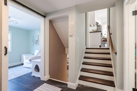 Photo 19 at 11 Castle Drive, Sunnidale, Barrie