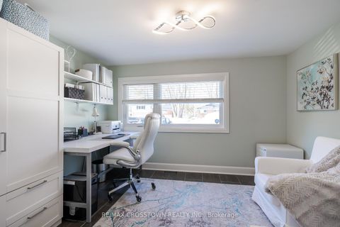 Photo 23 at 11 Castle Drive, Sunnidale, Barrie