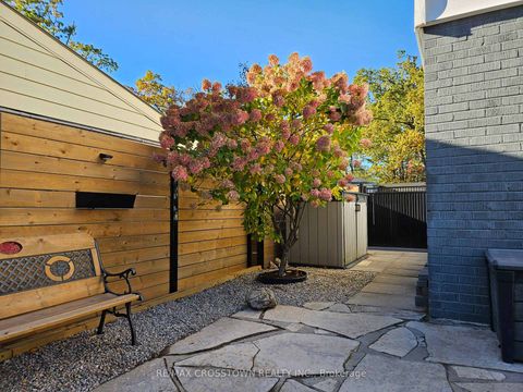 Photo 33 at 11 Castle Drive, Sunnidale, Barrie