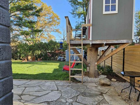 Photo 34 at 11 Castle Drive, Sunnidale, Barrie