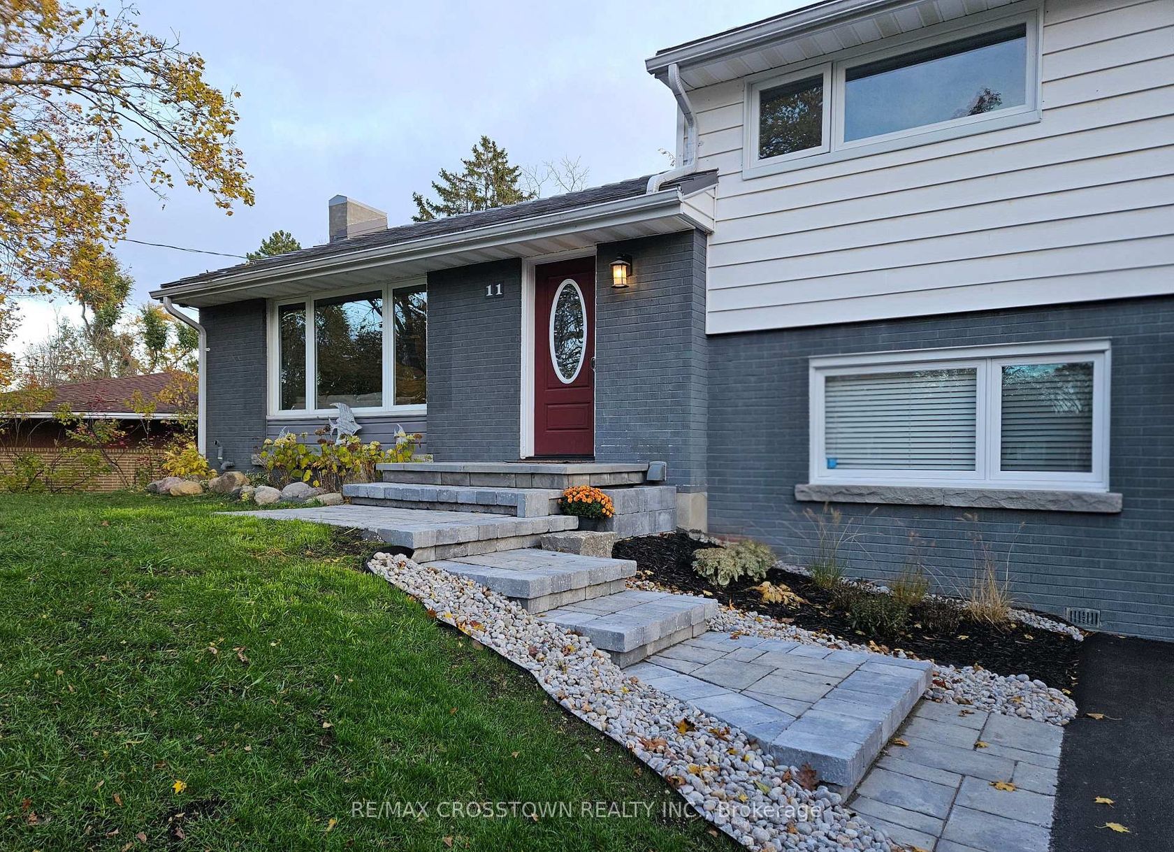 11 Castle Drive, Sunnidale, Barrie photo 1