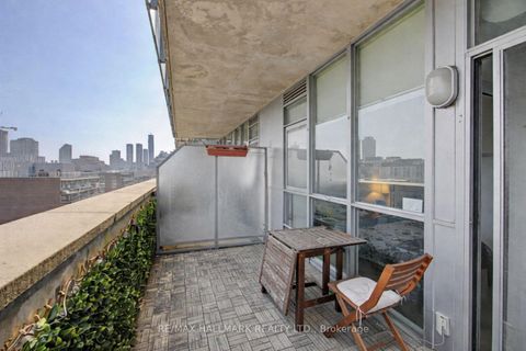 Photo 11 at 719 - 510 King Street E, Moss Park, Toronto