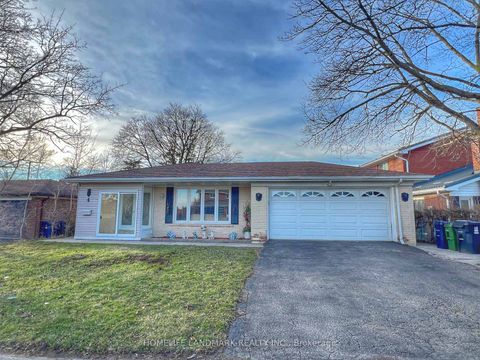 Photo 0 at 4 Ferncrest Gate, L'Amoreaux, Toronto