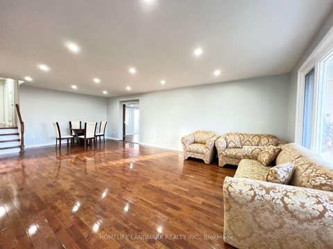 Photo 2 at 4 Ferncrest Gate, L'Amoreaux, Toronto