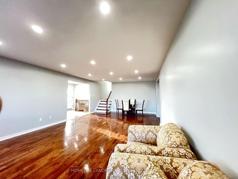 Photo 3 at 4 Ferncrest Gate, L'Amoreaux, Toronto