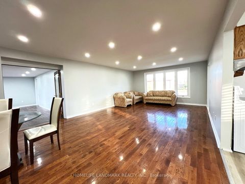 Photo 4 at 4 Ferncrest Gate, L'Amoreaux, Toronto