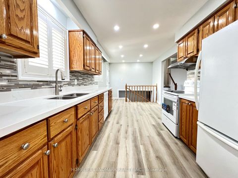 Photo 5 at 4 Ferncrest Gate, L'Amoreaux, Toronto
