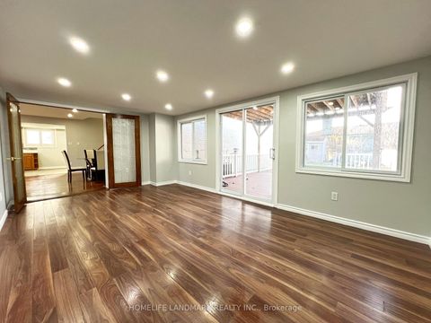 Photo 9 at 4 Ferncrest Gate, L'Amoreaux, Toronto