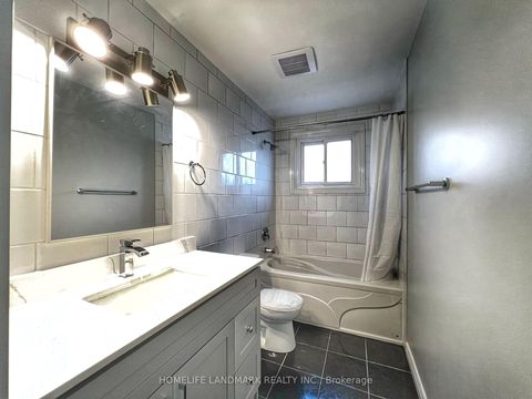 Photo 13 at 4 Ferncrest Gate, L'Amoreaux, Toronto