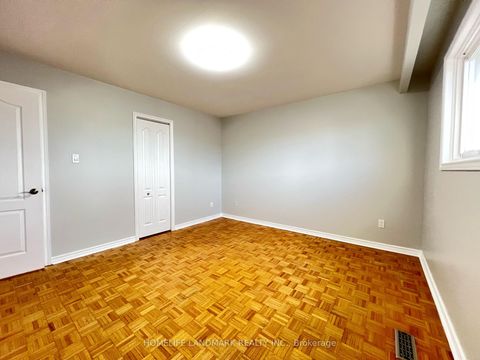 Photo 20 at 4 Ferncrest Gate, L'Amoreaux, Toronto