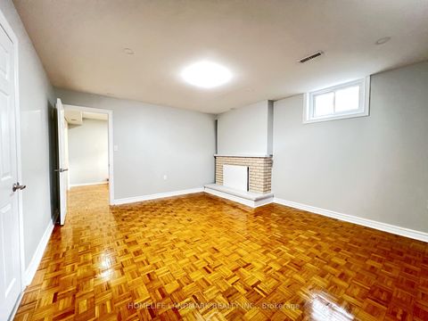 Photo 25 at 4 Ferncrest Gate, L'Amoreaux, Toronto