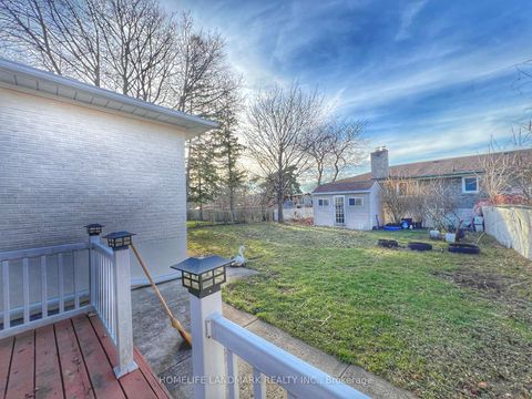 Photo 30 at 4 Ferncrest Gate, L'Amoreaux, Toronto