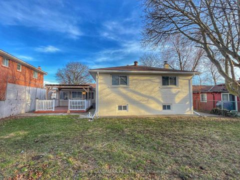 Photo 32 at 4 Ferncrest Gate, L'Amoreaux, Toronto
