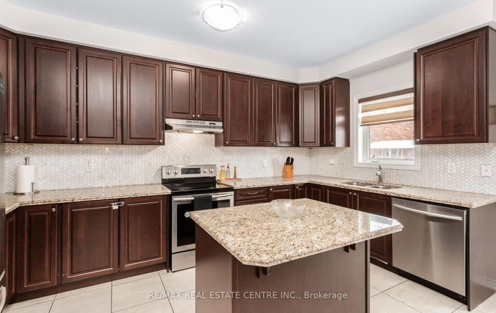 Photo 14 at 49 Bucksaw Street, Northwest Brampton, Brampton