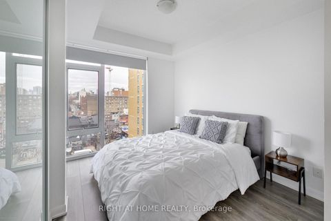 Photo 6 at 711 - 435 Richmond Street W, Waterfront Communities C1, Toronto