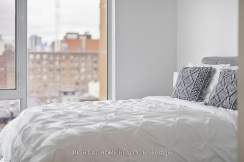 Photo 7 at 711 - 435 Richmond Street W, Waterfront Communities C1, Toronto