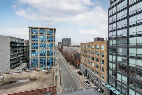 Photo 11 at 711 - 435 Richmond Street W, Waterfront Communities C1, Toronto