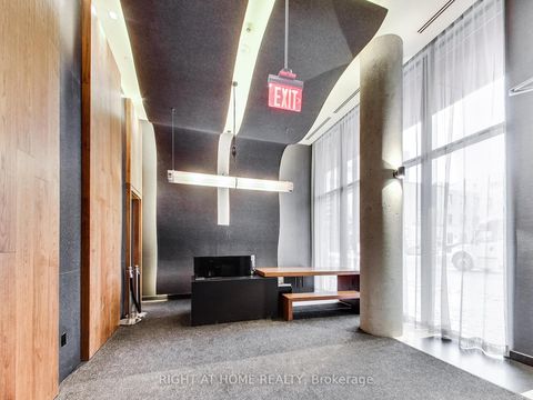 Photo 12 at 711 - 435 Richmond Street W, Waterfront Communities C1, Toronto