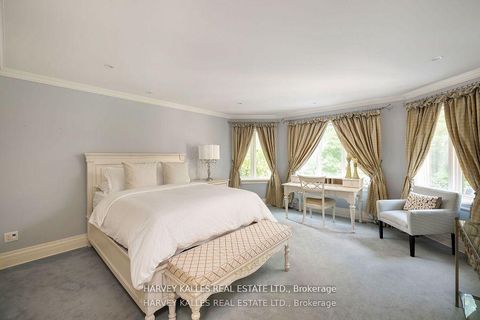 Photo 16 at 52 Berkindale Drive, Windfields, Toronto