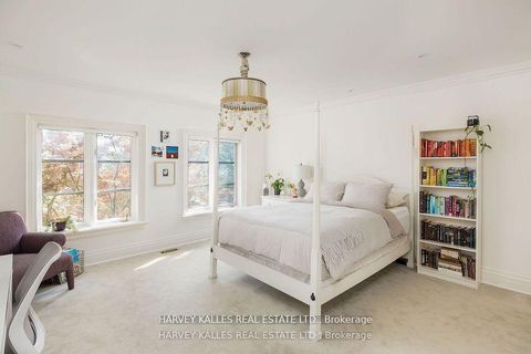 Photo 17 at 52 Berkindale Drive, Windfields, Toronto