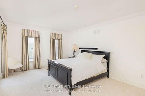 Photo 18 at 52 Berkindale Drive, Windfields, Toronto