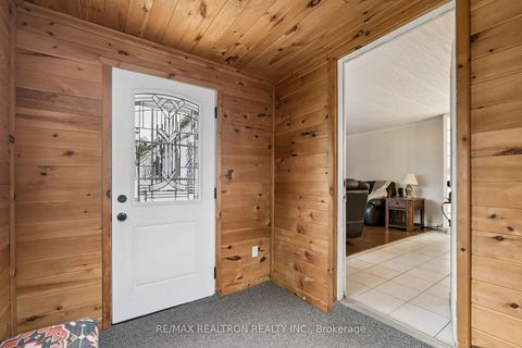 Photo 5 at 10 Pinecrest Circle, Cookstown, Innisfil