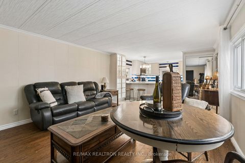 Photo 6 at 10 Pinecrest Circle, Cookstown, Innisfil