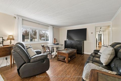 Photo 7 at 10 Pinecrest Circle, Cookstown, Innisfil