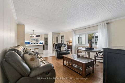 Photo 8 at 10 Pinecrest Circle, Cookstown, Innisfil