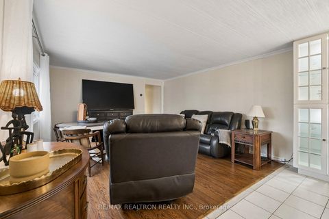 Photo 9 at 10 Pinecrest Circle, Cookstown, Innisfil