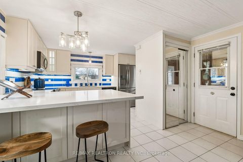 Photo 11 at 10 Pinecrest Circle, Cookstown, Innisfil