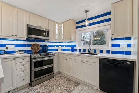 Photo 12 at 10 Pinecrest Circle, Cookstown, Innisfil